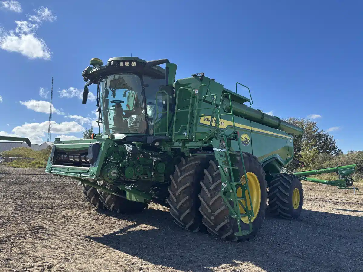 Gallery image 1 for 2022 John Deere X9 1000 Combine