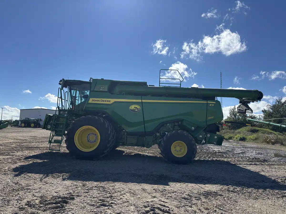Gallery image 2 for 2022 John Deere X9 1000 Combine