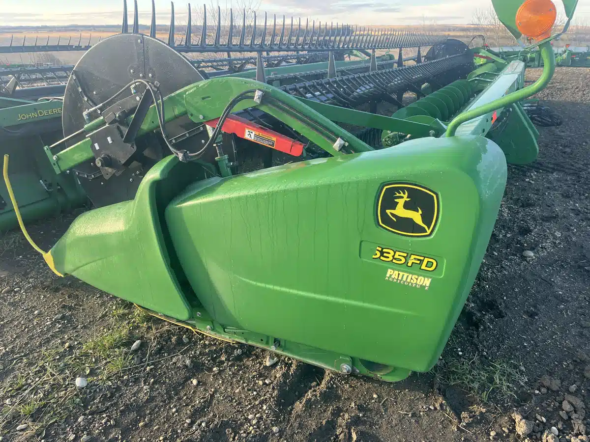 Gallery image 2 for 2017 John Deere 635FD Header - Draper