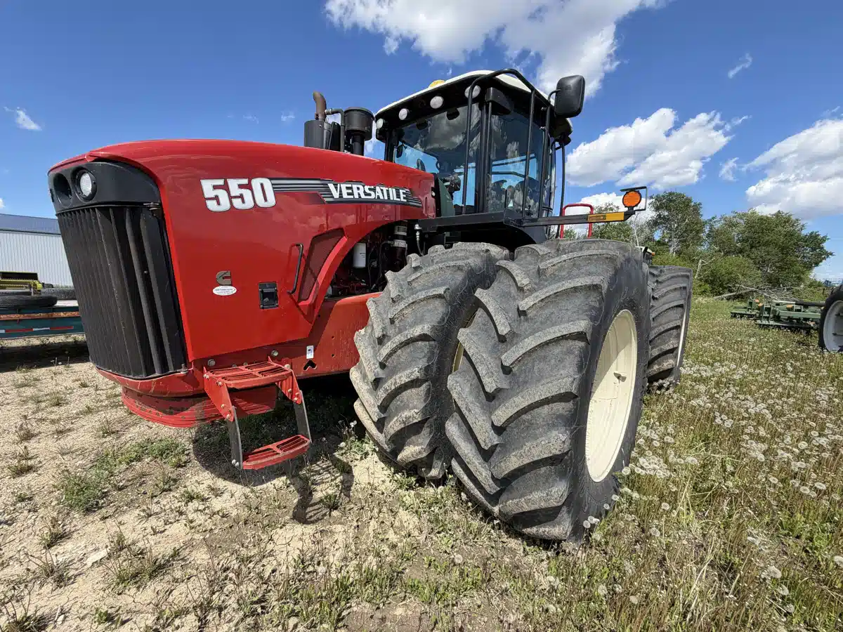 Gallery image 1 for 2014 Versatile 550 Tractor