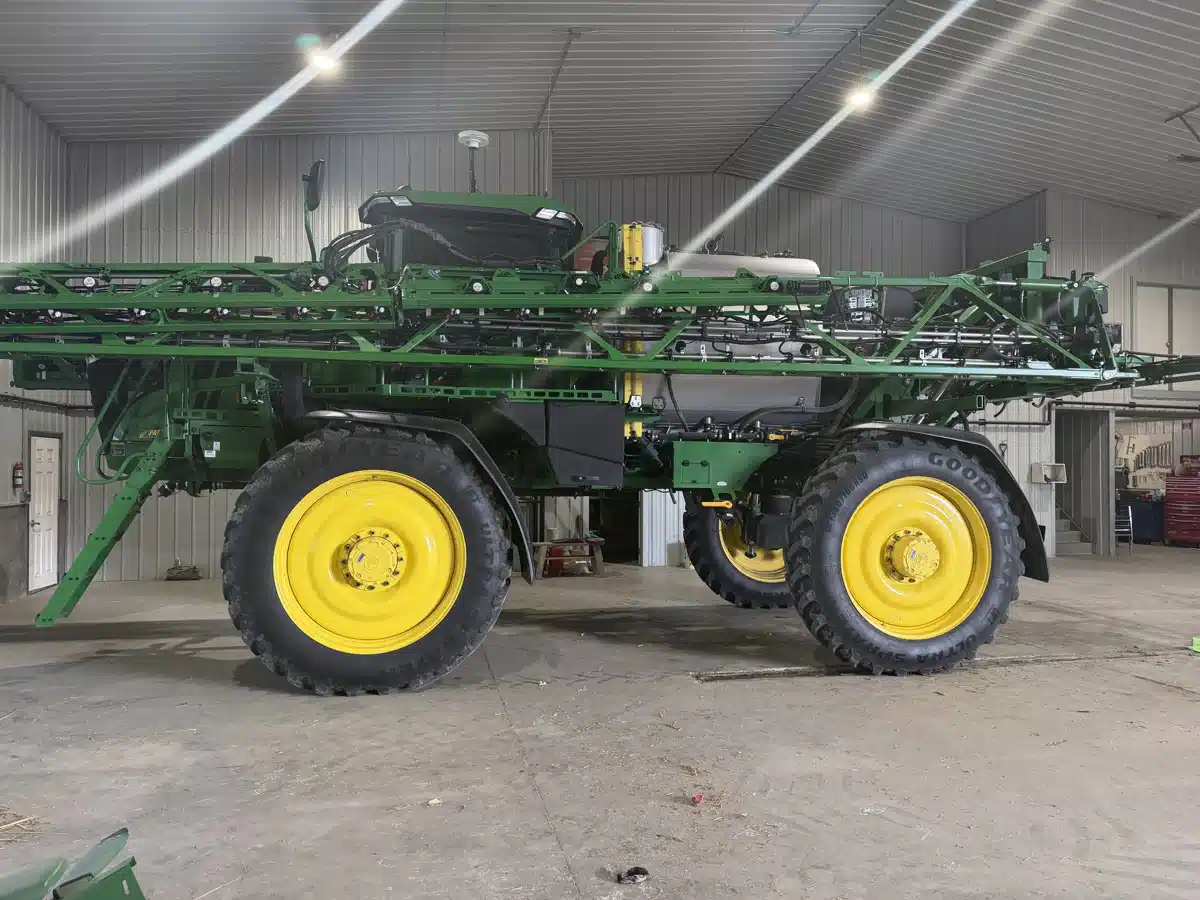 Photo de la Galerie 2 pour 2026 John Deere 616R Arroseur - Automoteur