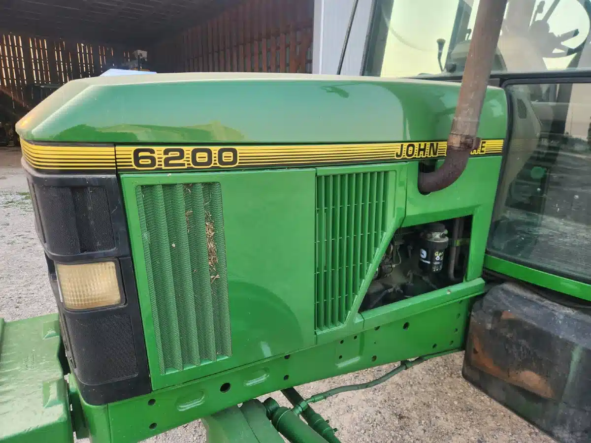 Gallery image 2 for Used 1993 John Deere 6200 Tractor