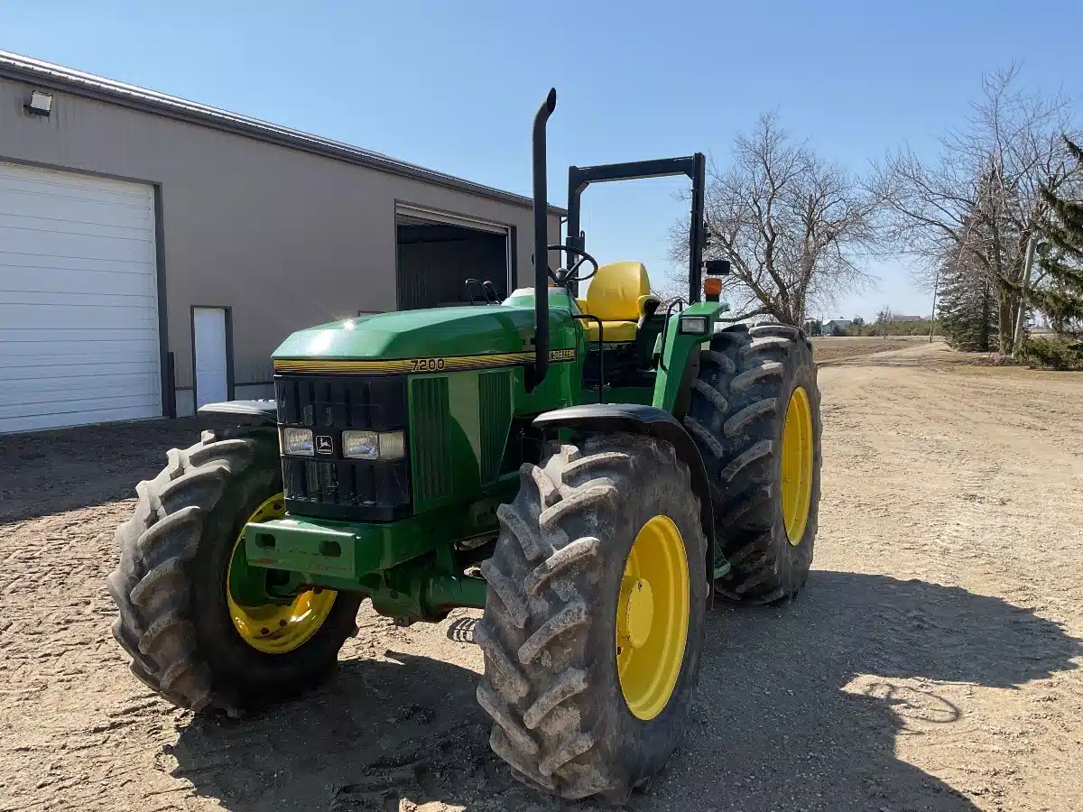 Gallery image 1 for 1995 John Deere 7200 Tractor