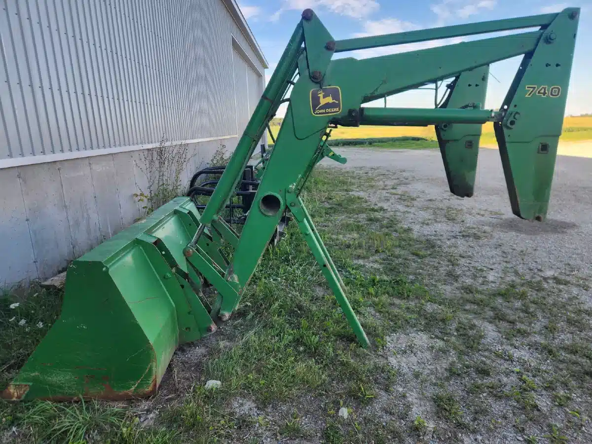 Gallery image 1 for Used 2000 John Deere 740 Front End Loader