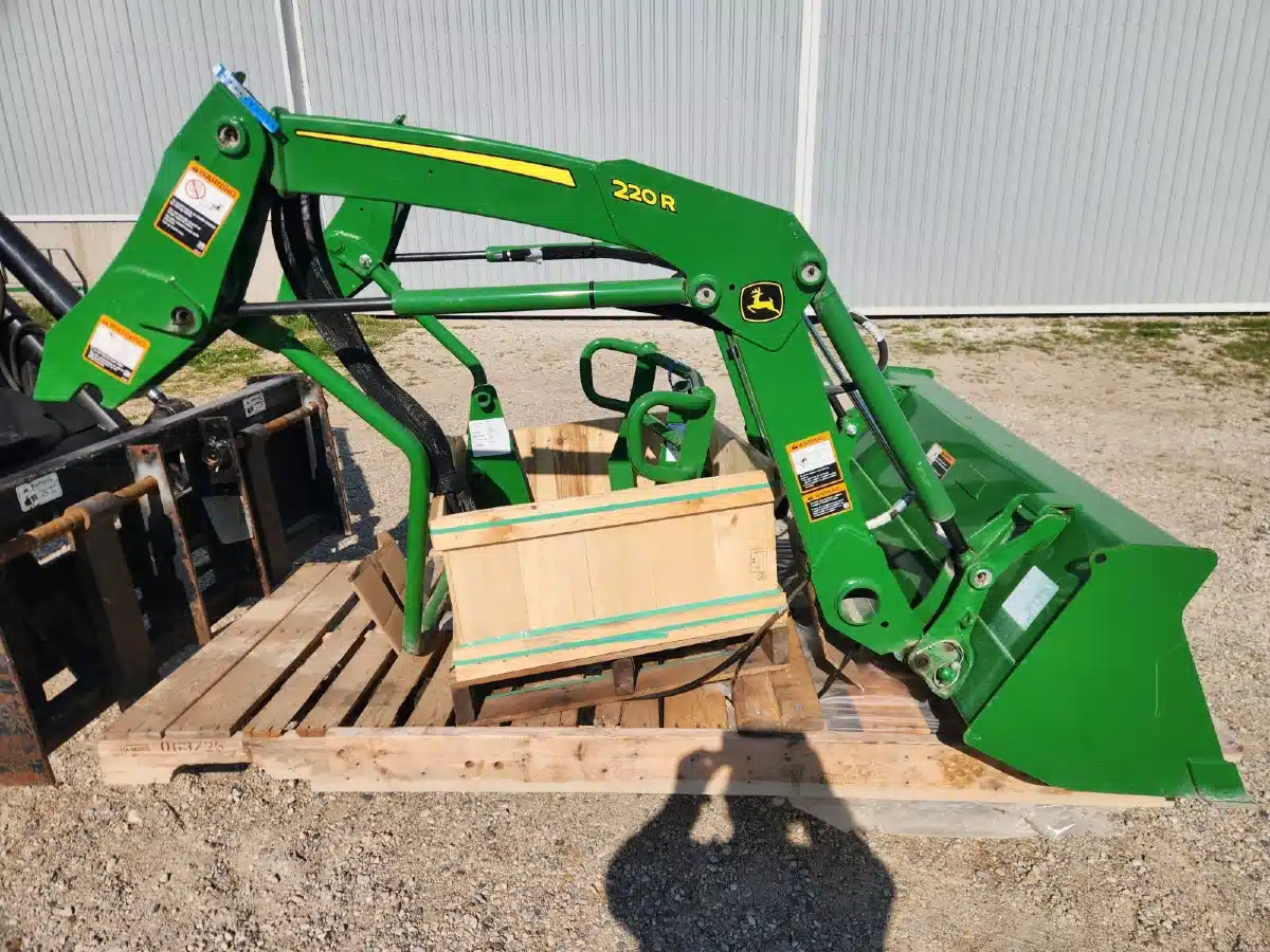 Gallery image 1 for Used 2022 John Deere 220R Front End Loader