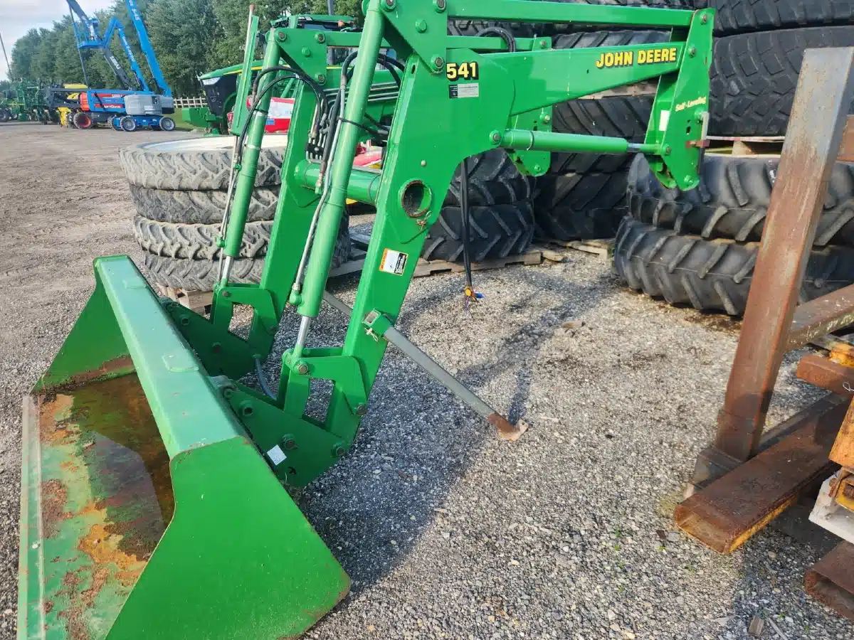 Gallery image 1 for Used 2006 John Deere 541 Front End Loader