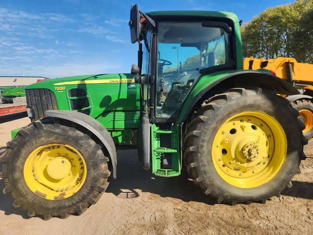 Gallery image 1 for Used 2011 John Deere 7330 PREMIUM Tractor