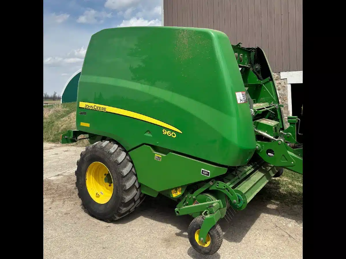 Gallery image 2 for 2015 John Deere 960 Round Baler