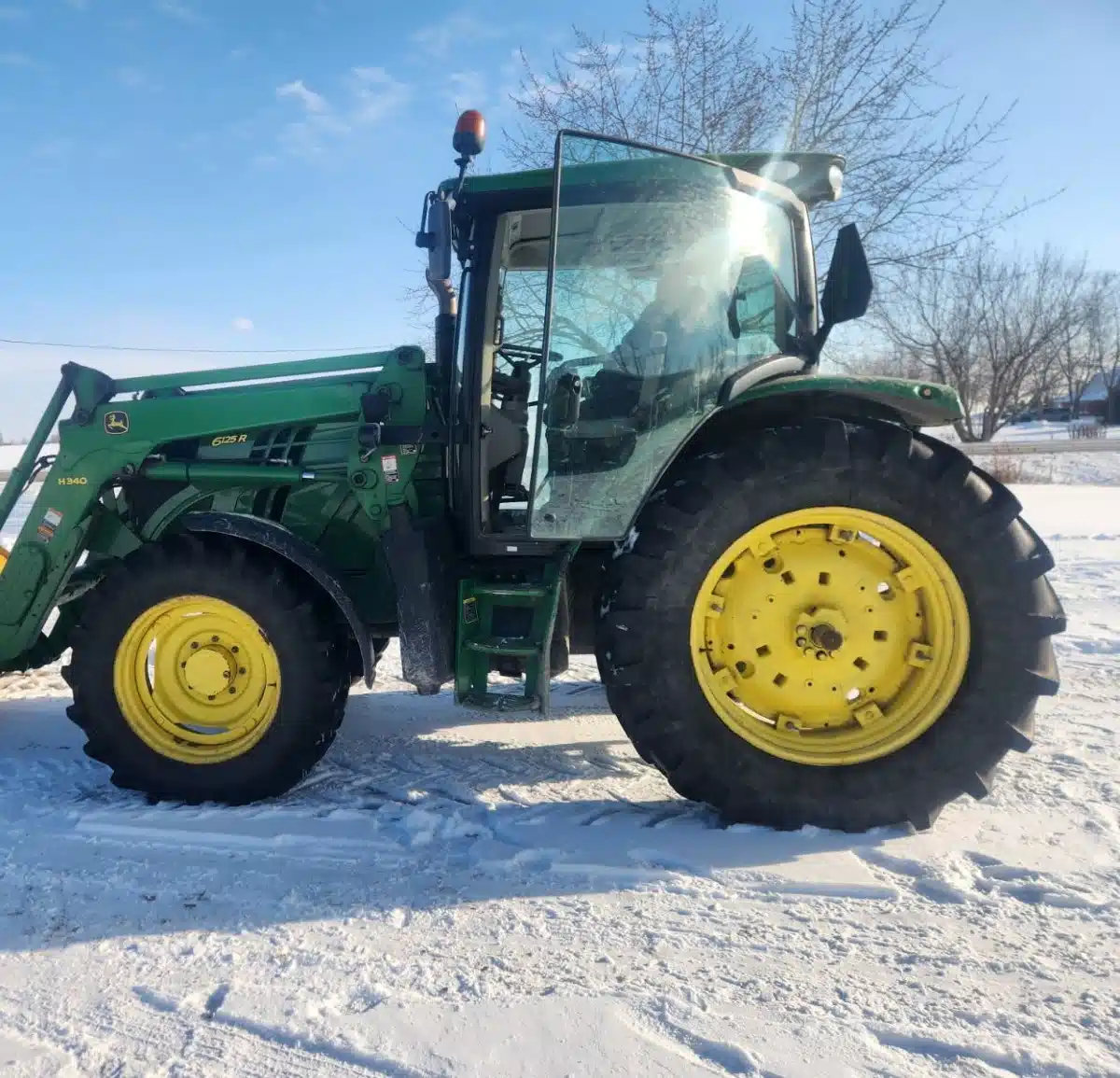 2015 John Deere 6125R Tractor