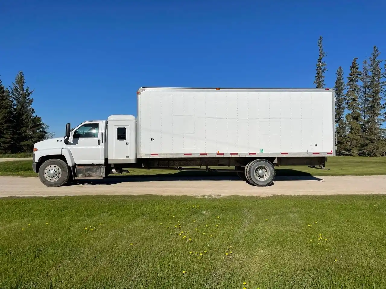 Gallery image 2 for Used 2007 Chevrolet C6500 Truck - Box