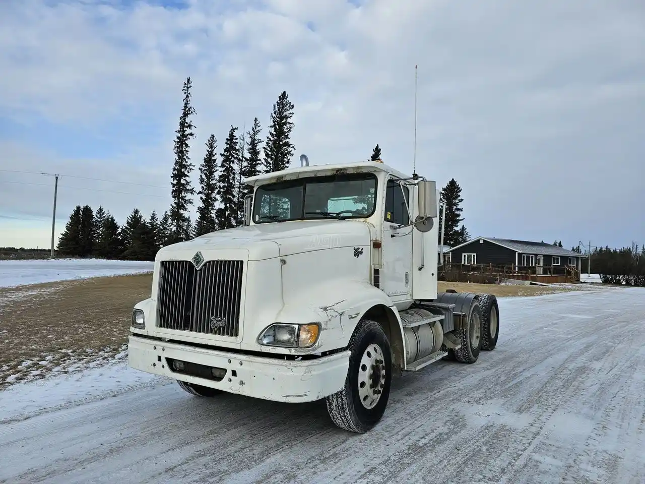 Gallery image 1 for Used 1999 International 9200 Semi-Truck