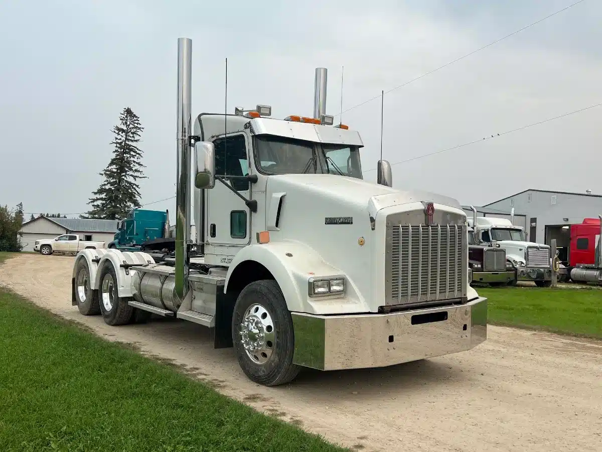 Gallery image 2 for 2010 Kenworth T800 Semi-Truck