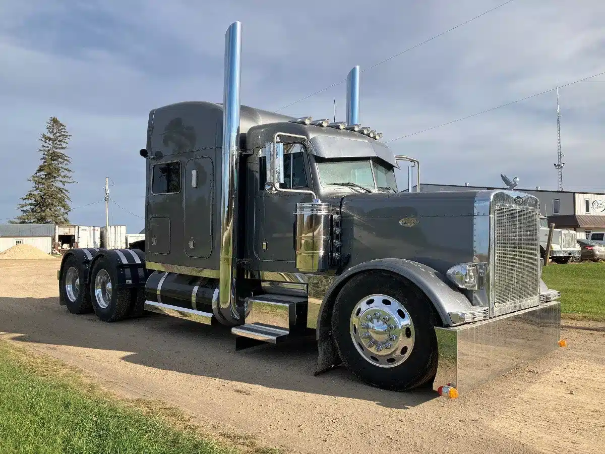 Gallery image 1 for Used 2000 Peterbilt 379 Semi-Truck