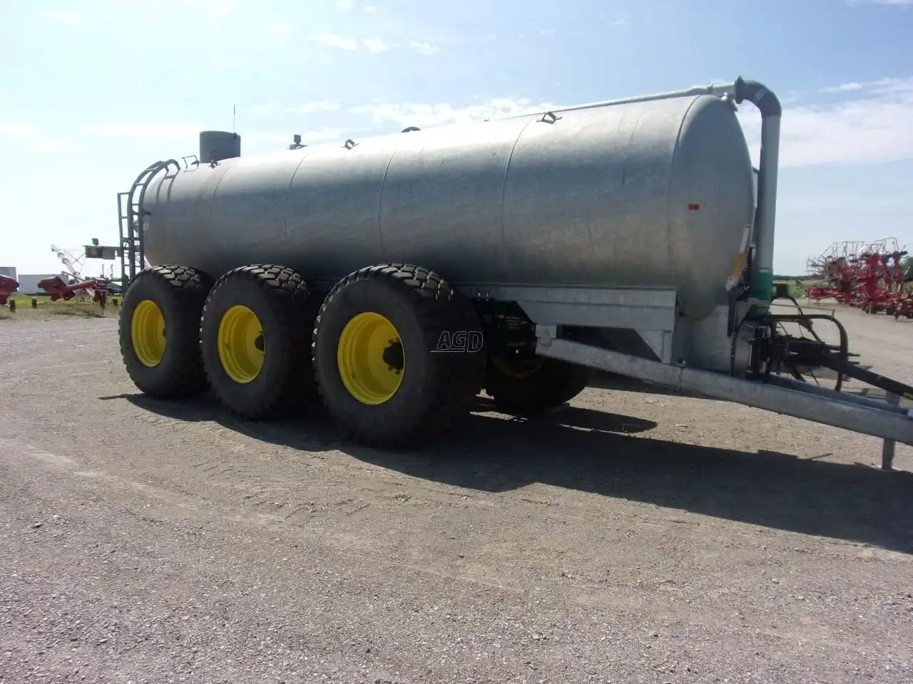 Gallery image 1 for New 2023 Husky Tri-axle Manure Spreader Liquid