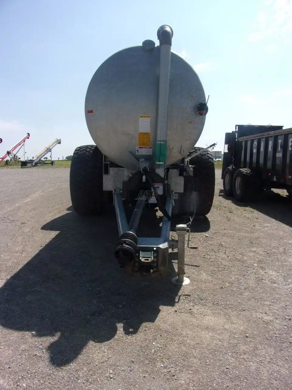 Gallery image 2 for New 2023 Husky Tri-axle Manure Spreader Liquid