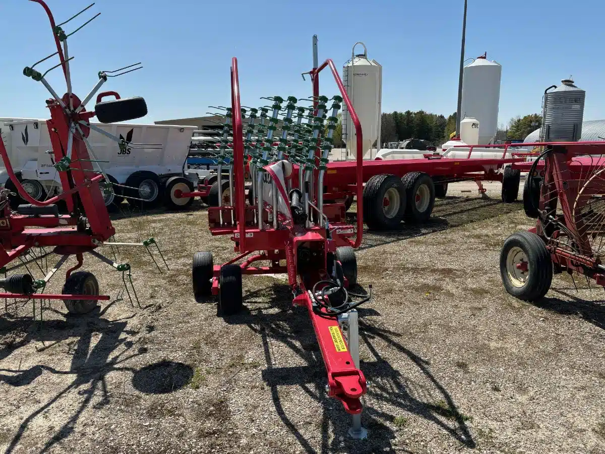 Gallery image 2 for New Farm King RR420 Rake