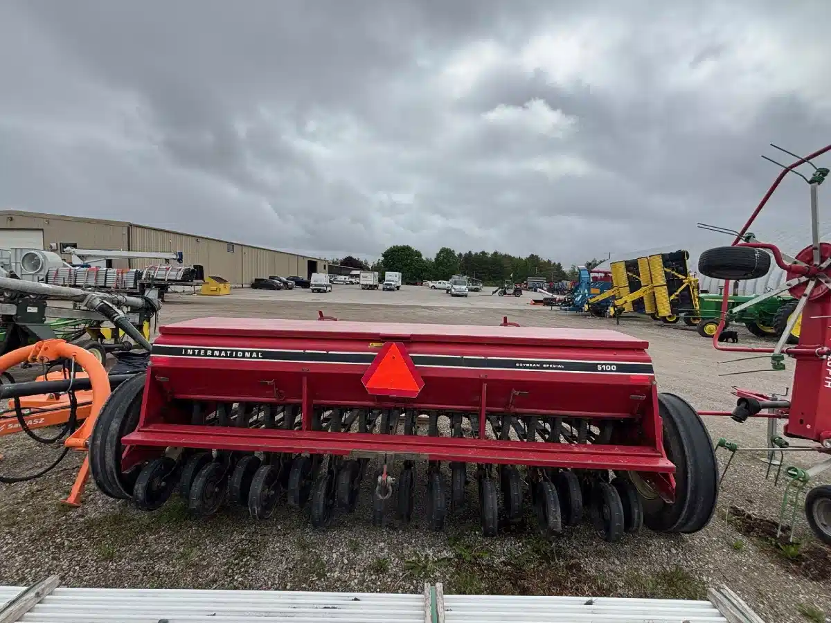 Gallery image 2 for Used Case IH 5100 Drill