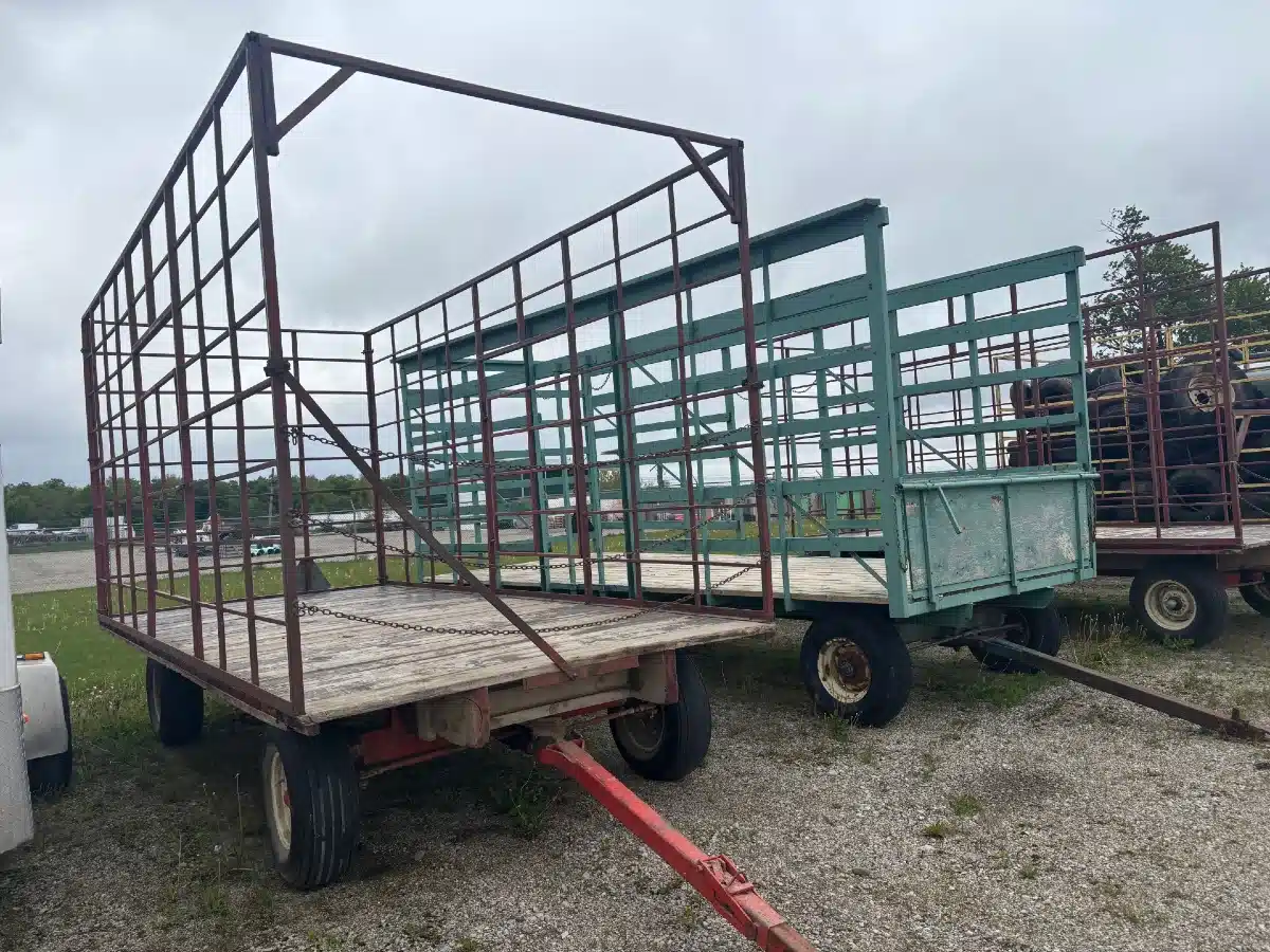 Gallery image 2 for Used ***MANUFACTURER NOT SPECIFIED*** Bale Thrower Wagon