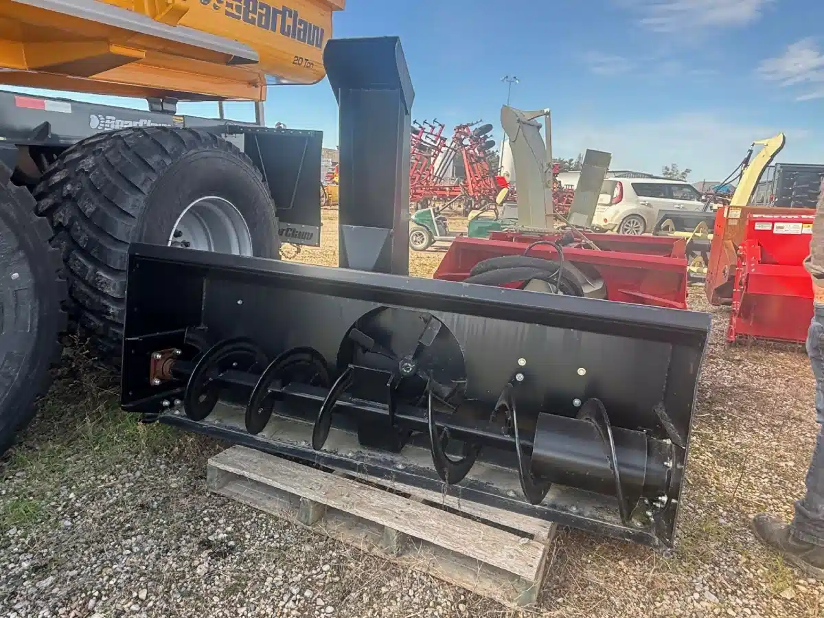 Gallery image 1 for New Farm King 7225 Snow Blower