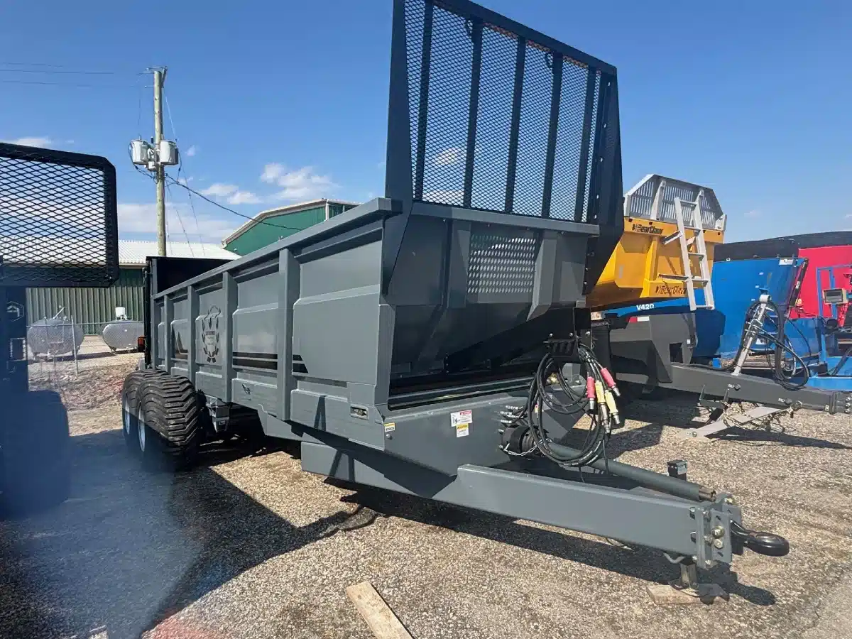 JBS 2648 Manure Spreader