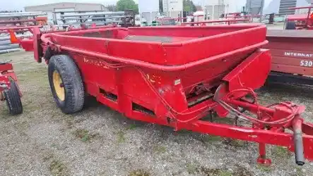 Gallery image 2 for New Holland 519 Manure Spreader