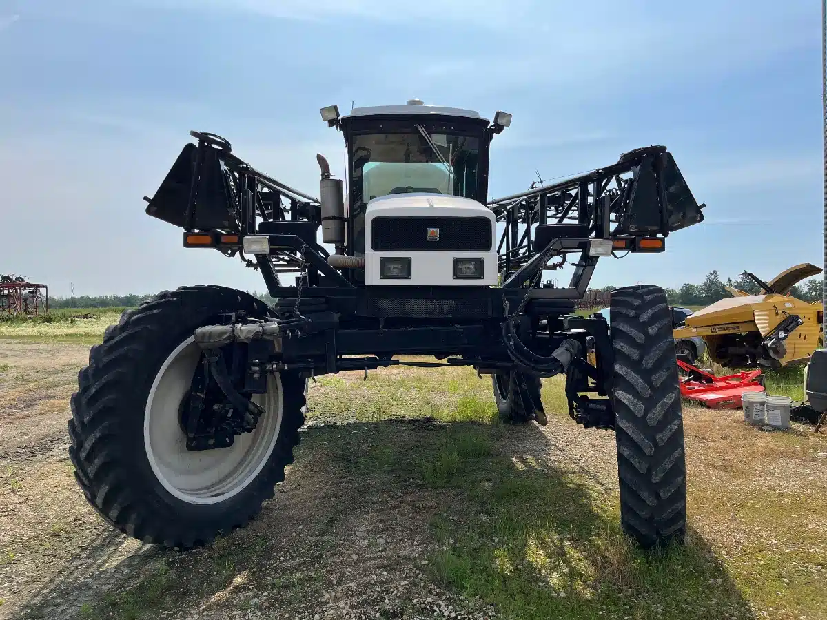 Gallery image 2 for Used 2005 Willmar EAGLE 8500 Sprayer - Self Propelled