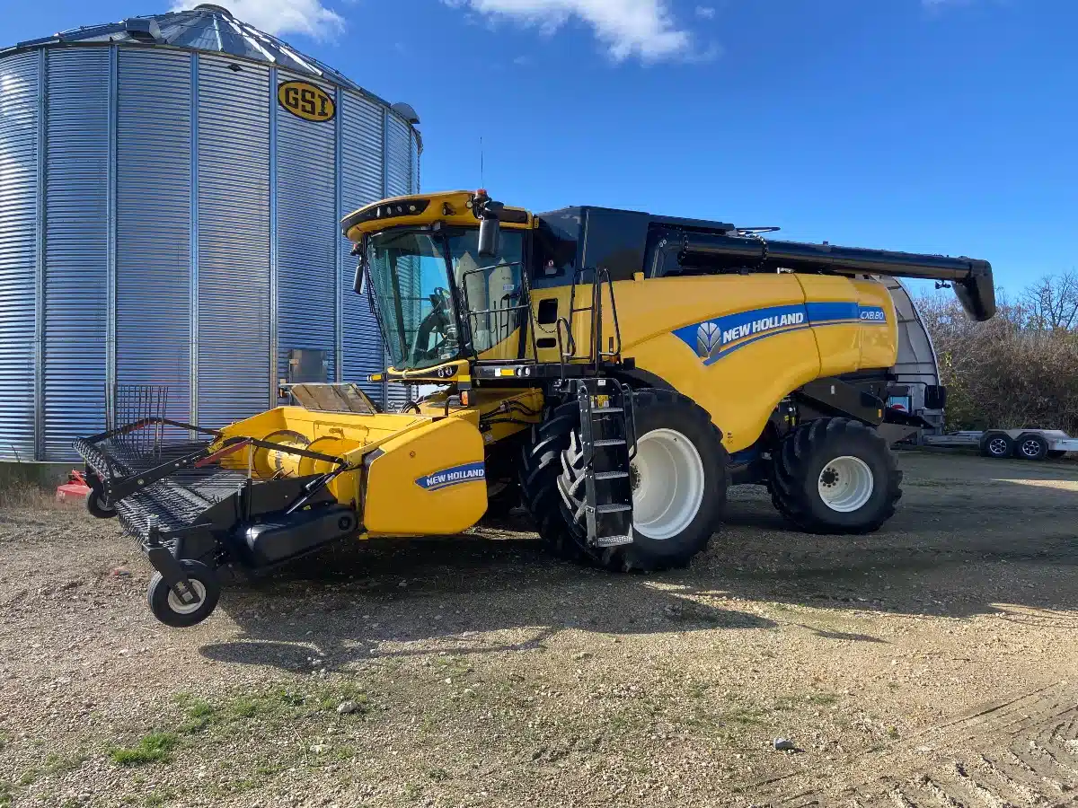 Gallery image 1 for Used 2018 New Holland CX8.80 Combine