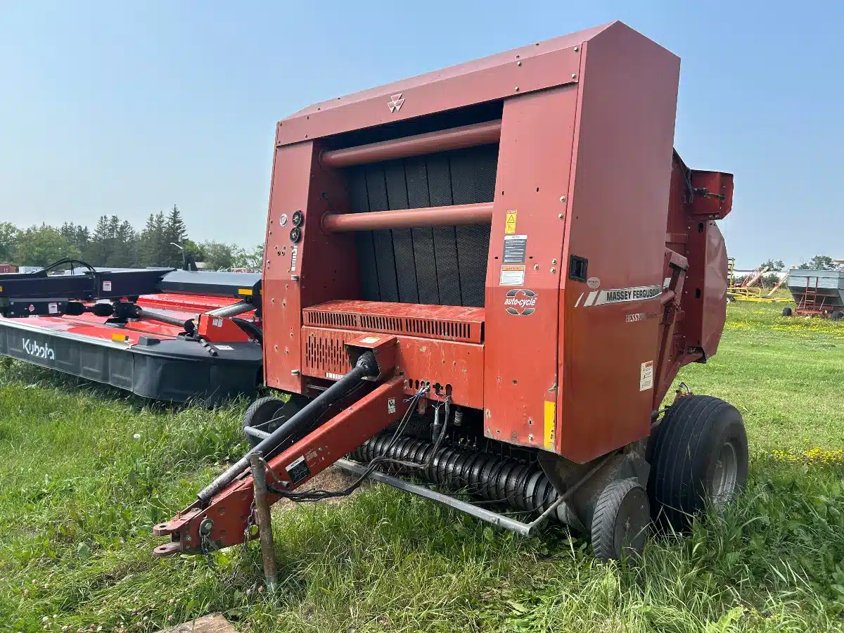 Gallery image 1 for 2008 Massey Ferguson 2756A Round Baler