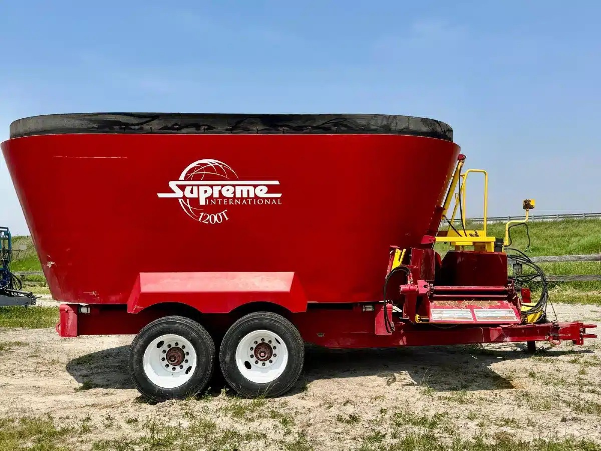 Gallery image 1 for Used 2011 Supreme 1200T pull-type TMR Mixer