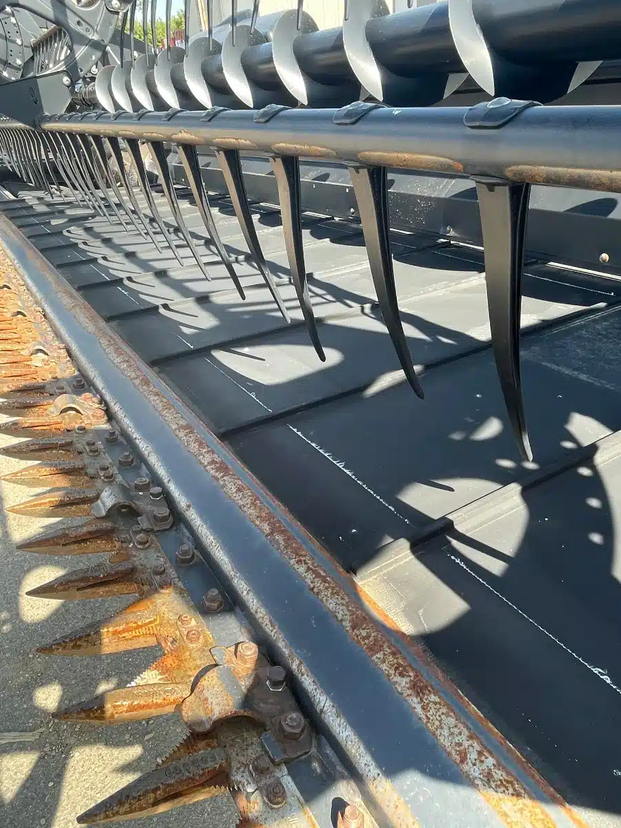 Gallery image 2 for 2011 MacDon FD70 Header - Flex Draper