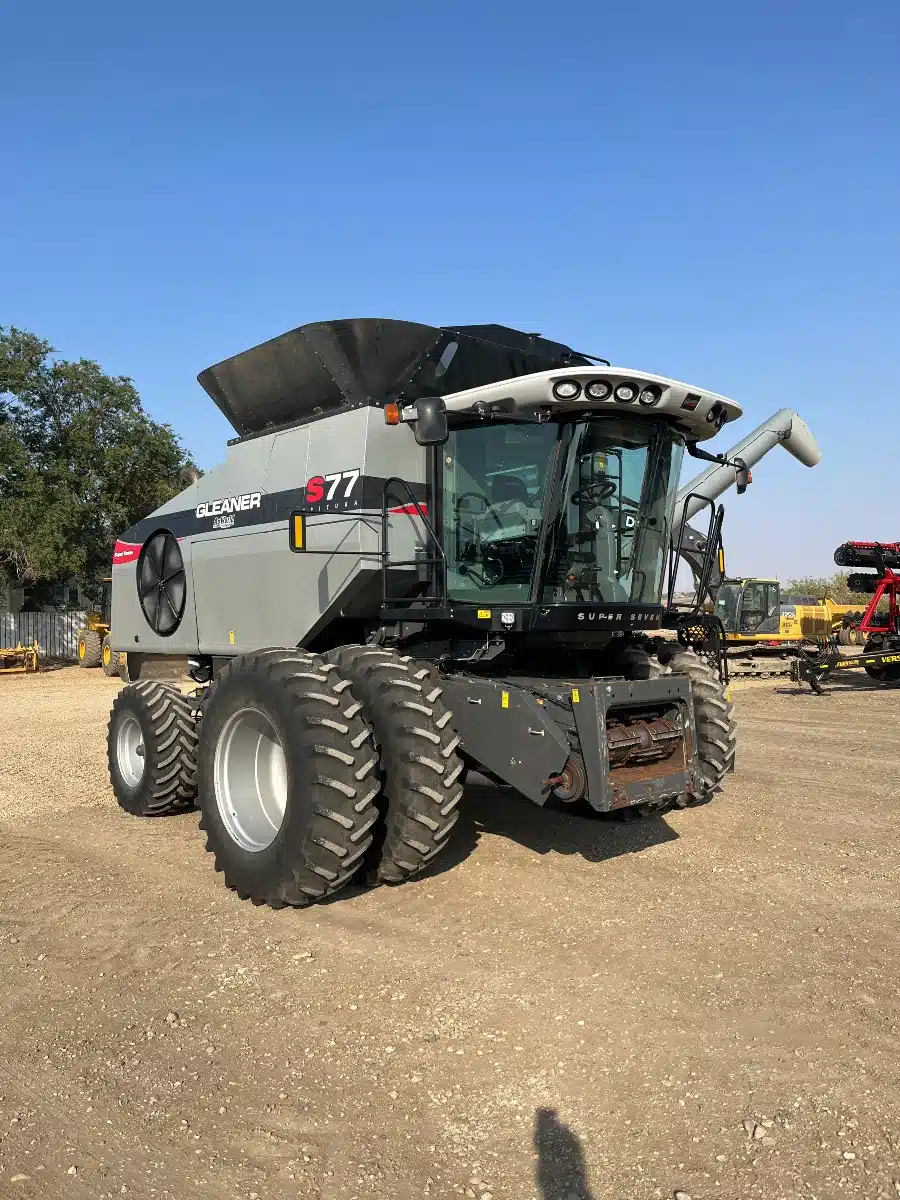 Gallery image 1 for Used 2011 Gleaner S77 Combine