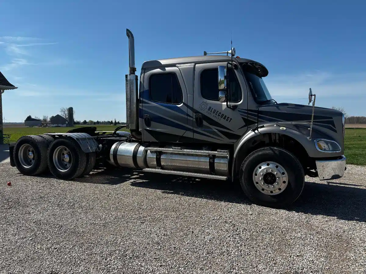 Photo de la Galerie 1 pour 2005 Freightliner BUSINESS CLASS M2 112 Truck