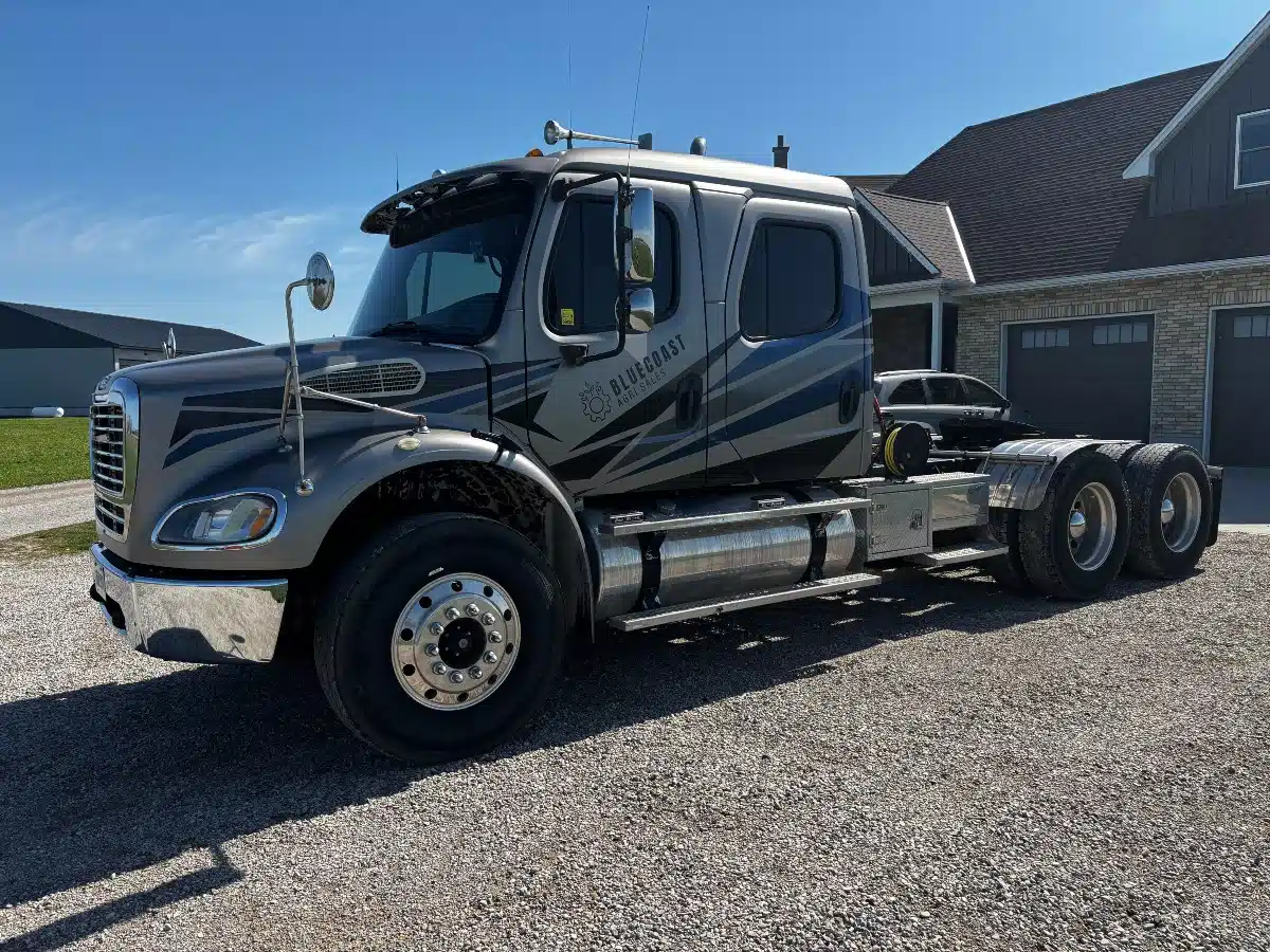 Photo de la Galerie 2 pour 2005 Freightliner BUSINESS CLASS M2 112 Truck