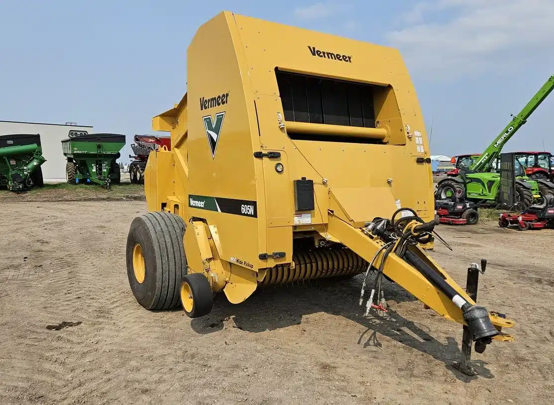 Gallery image 1 for 2020 Vermeer 605N Round Baler
