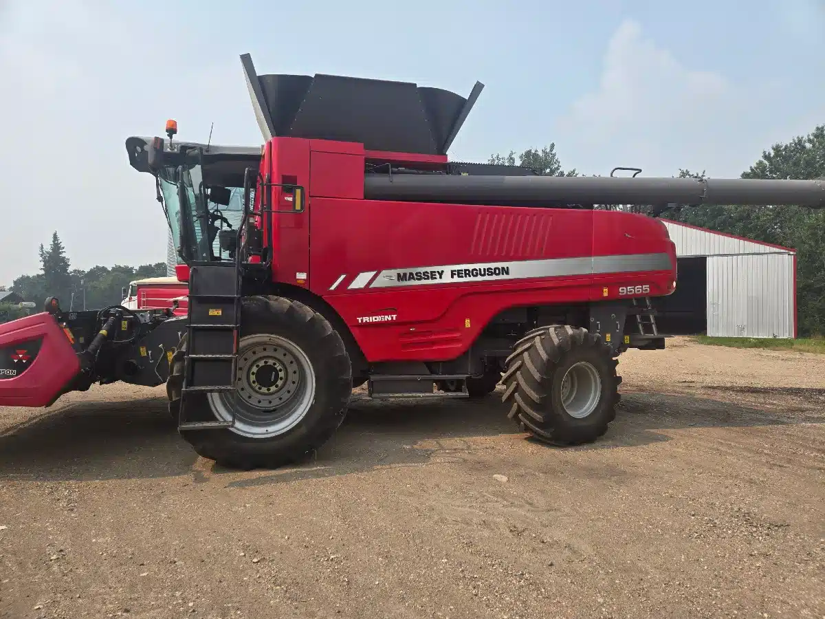 Used 2018 Massey Ferguson 9565 Combine