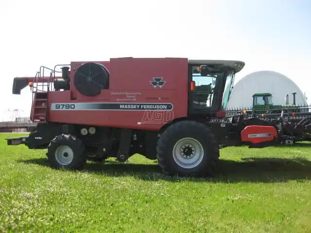 Gallery image 2 for Used 2004 Massey Ferguson 9790 Combine