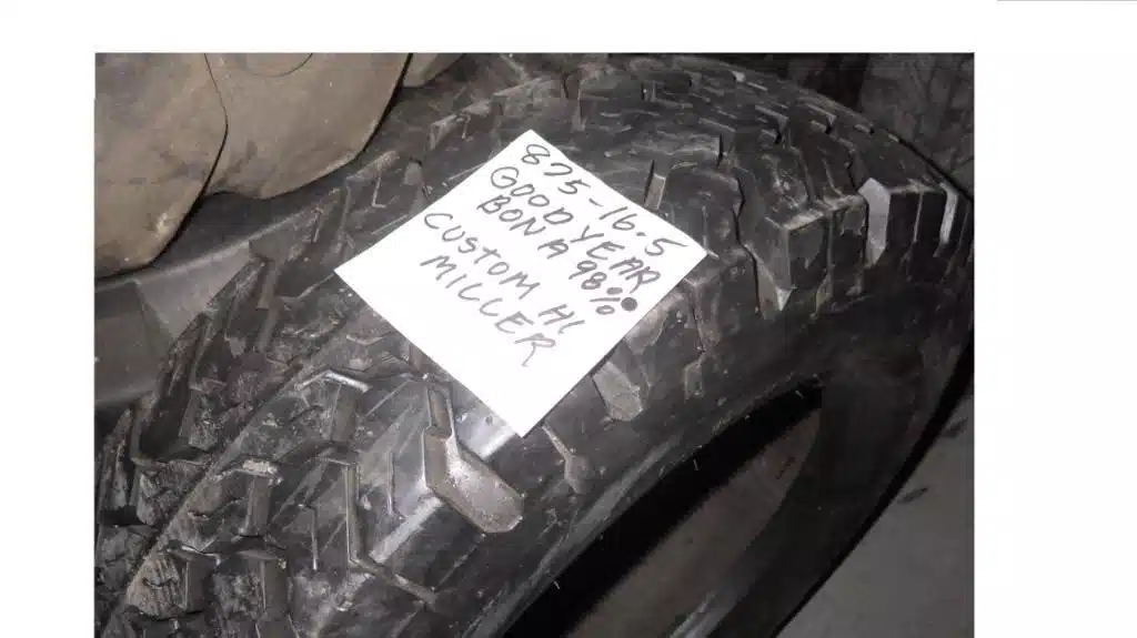 Photo de la Galerie 1 pour Goodyear 875-16.5 Pneus