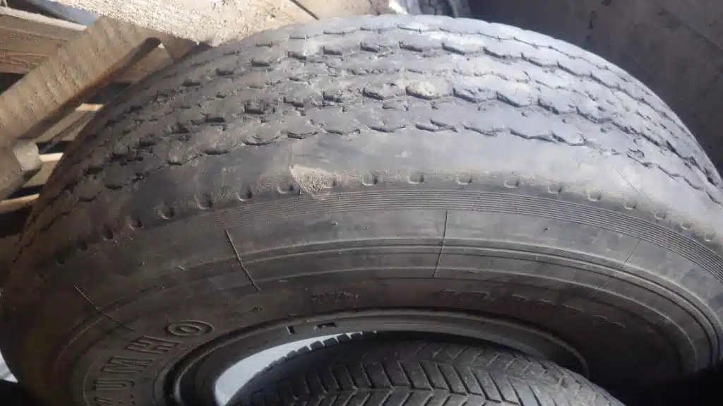 Gallery image 1 for Kumho 1000R20 Tires