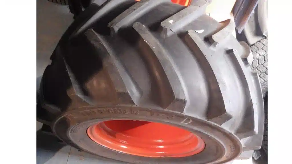 Gallery image 1 for Carlisle 31-15.50-15 Tires & Rims
