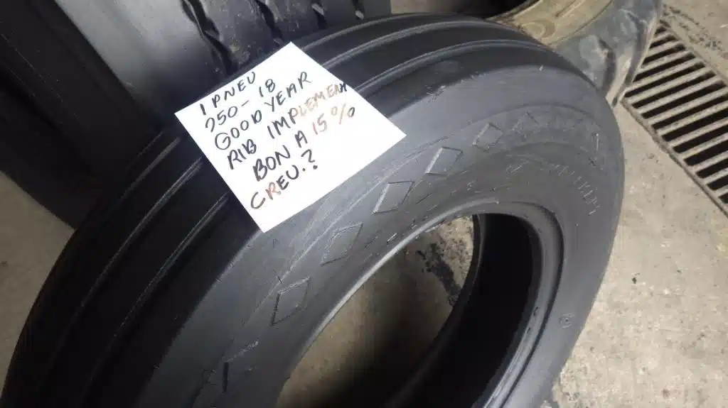 Photo de la Galerie 1 pour Goodyear 750-18 Pneus