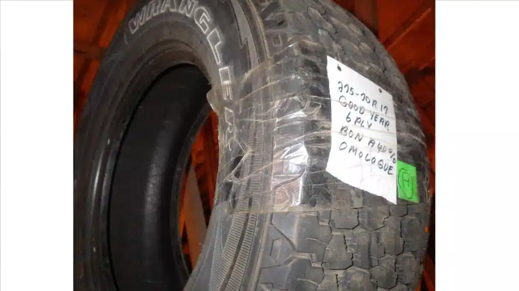 Photo de la Galerie 1 pour Goodyear 275-70R17 Pneus