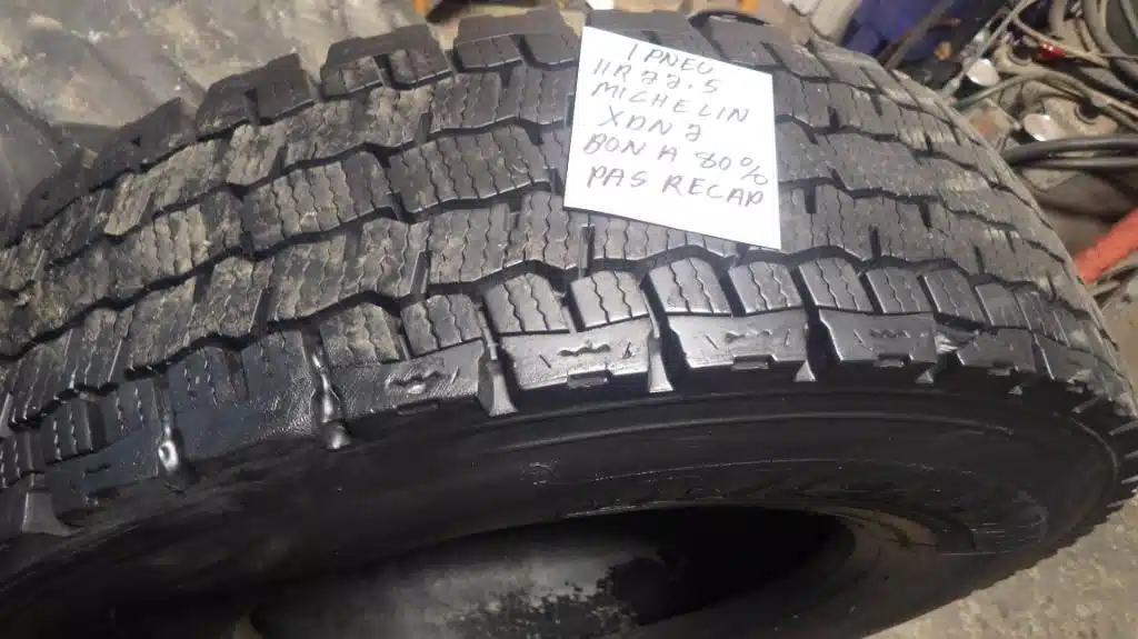 Photo de la Galerie 1 pour Michelin 11R22.5 Pneus
