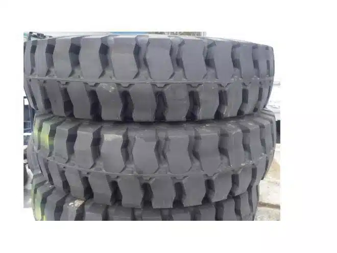 Photo de la Galerie 2 pour PNEU 400-70R20 PLEIN 405-70R20 ANTI FLAT Pneus et roues
