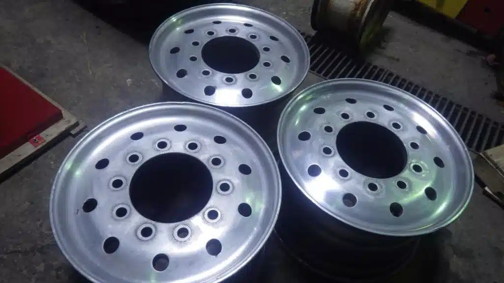 Alcoa 385-65R22.5 Tires & Rims