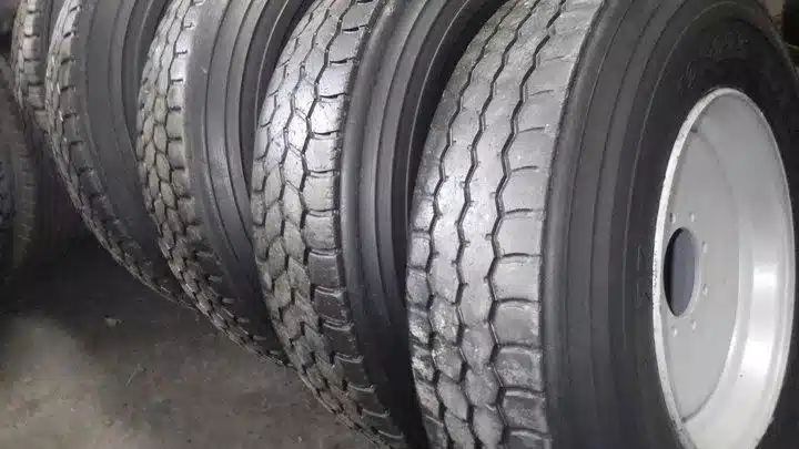 Photo de la Galerie 1 pour 11R22.5 Pneus et roues