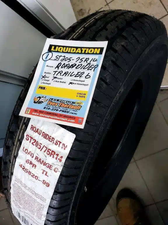 Photo de la Galerie 1 pour Roadguider 205-75R14 Pneus