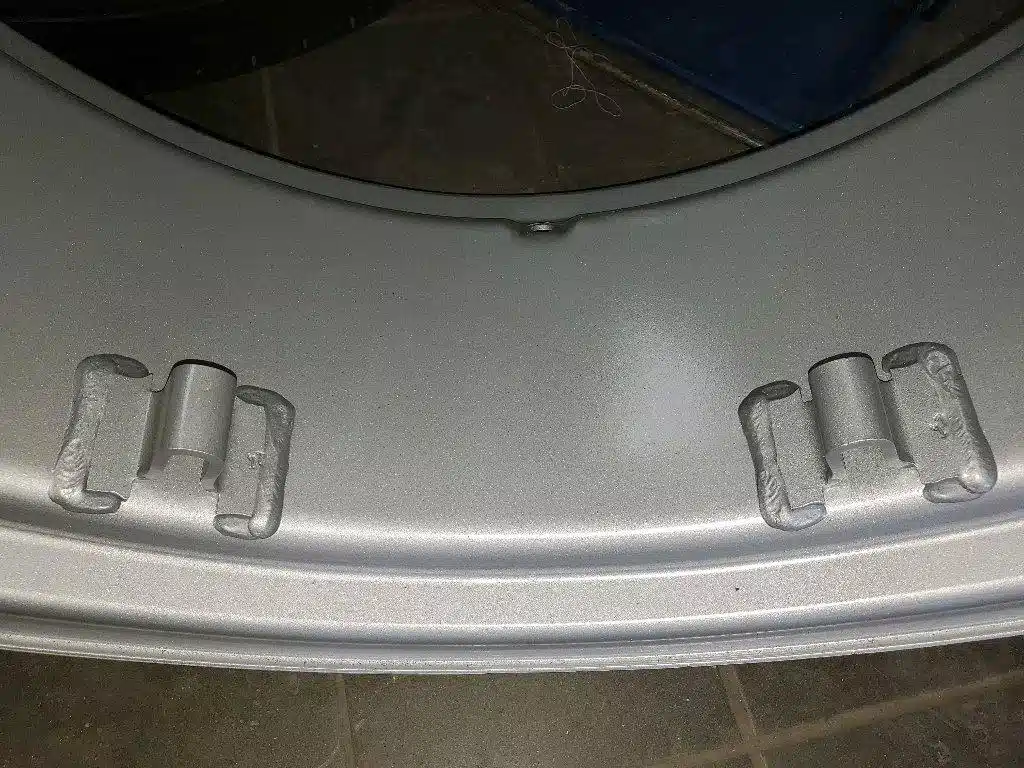 Photo de la Galerie 2 pour WHEEL RIM LUG (ATTACHE POUR COEUR ROUE TRACTEUR ) CROCHET NEUF divers