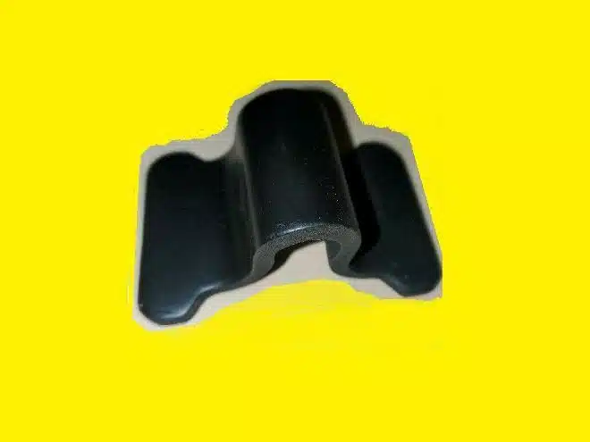 Photo de la Galerie 1 pour WHEEL RIM LUG (ATTACHE POUR COEUR ROUE TRACTEUR ) CROCHET NEUF divers