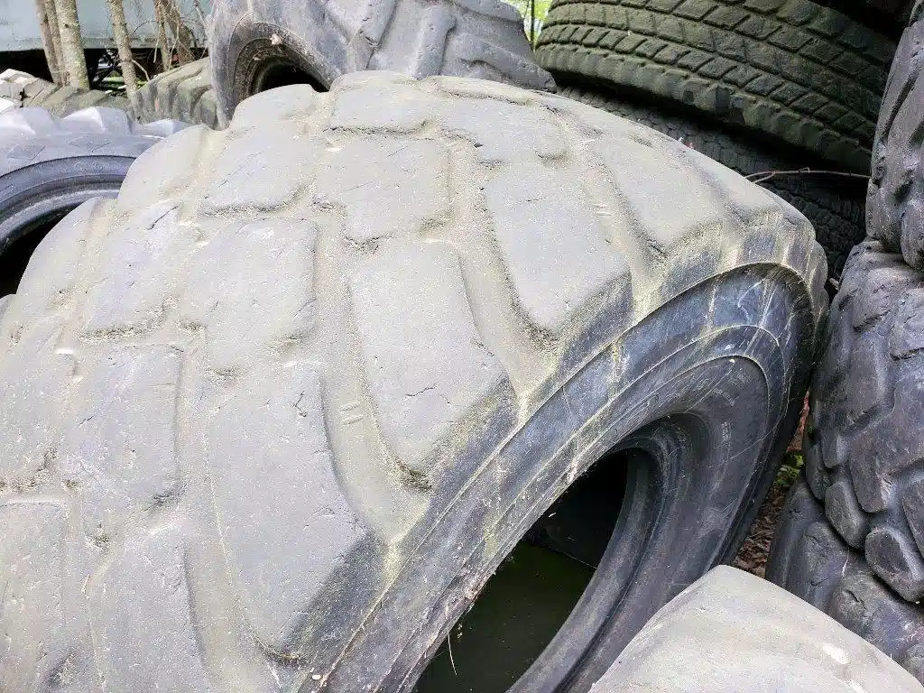 Photo de la Galerie 1 pour Michelin 705-70R25 Pneus