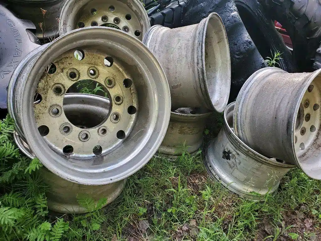 Alcoa 385-65R22.5 Tires & Rims